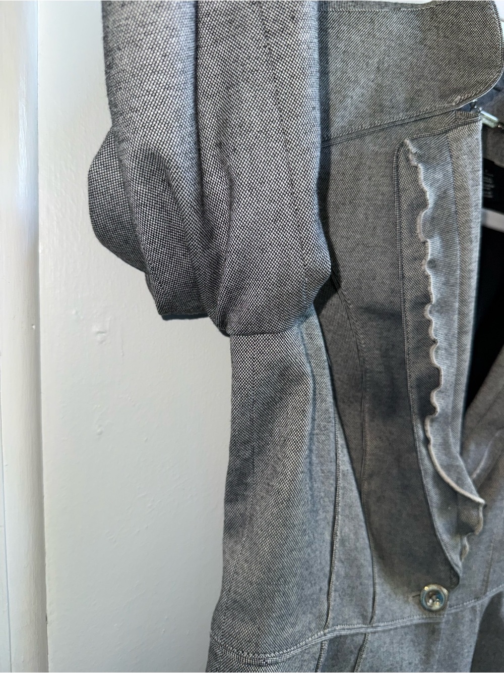 White House Black Market Grey Peplum Blazer Jacket Raw Edge Size 4 - Picture 4 of 11